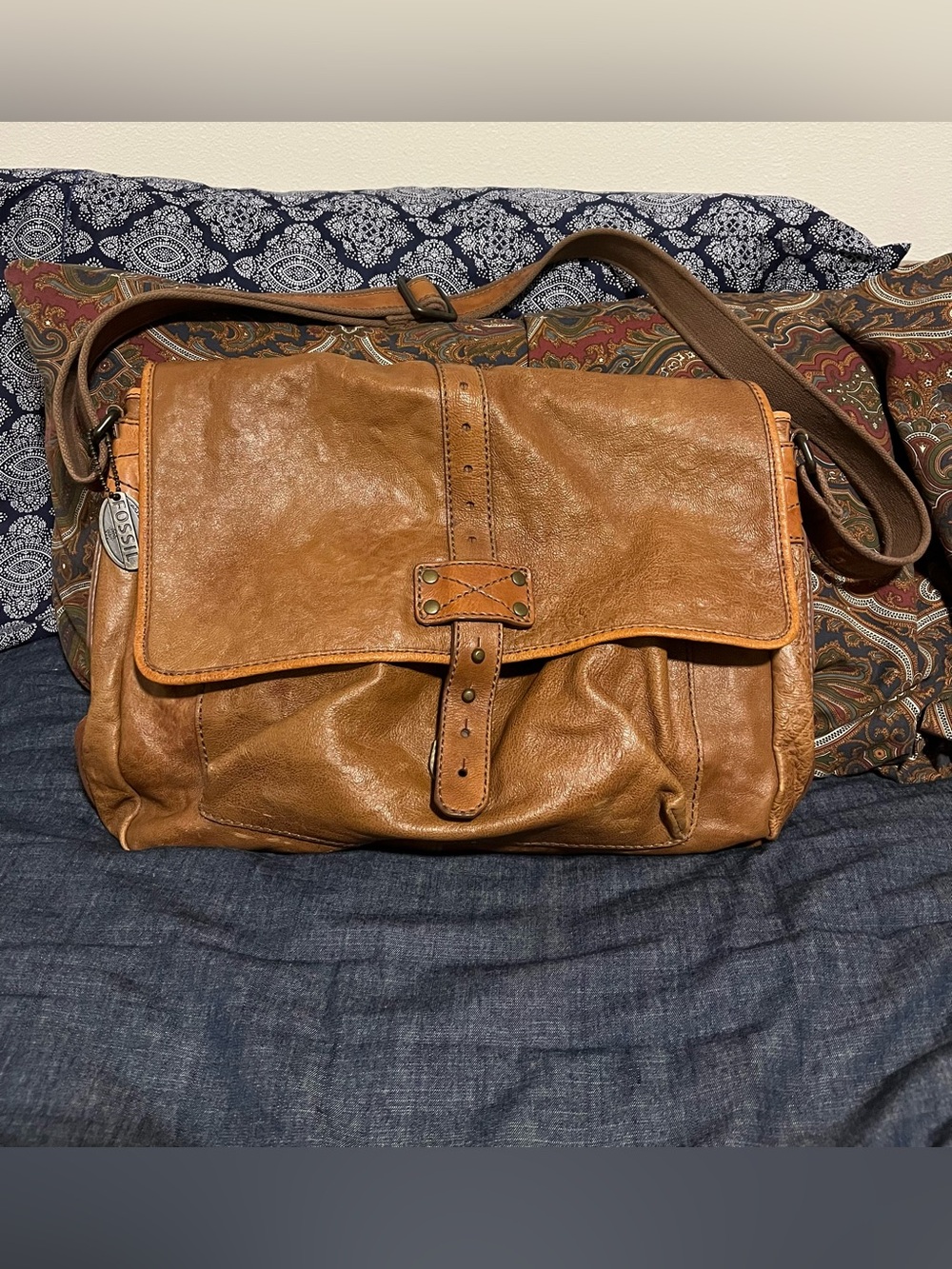 Vintage Fossil Leather Messenger Adjustable Strap Aged Brass Studs & Accents
